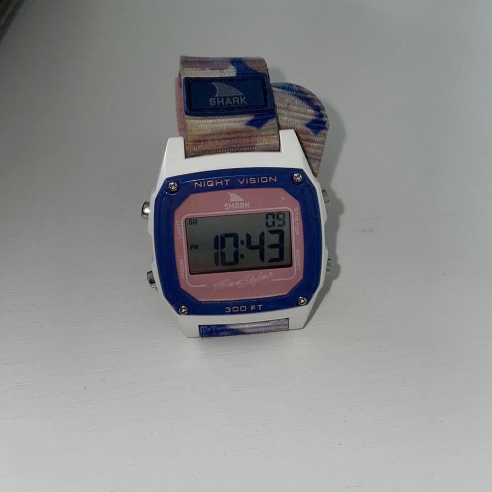 Shark clip watch water proof